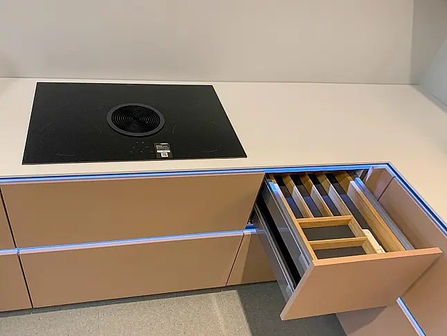 Senso Lack Koralle / Easytouch Lacklaminat Mineralgrün Wohnküche