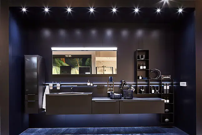 Exklusives Badezimmer - Keramik-Platten - Midischrank - LED-Beleuchtungen - LED-Spiegel