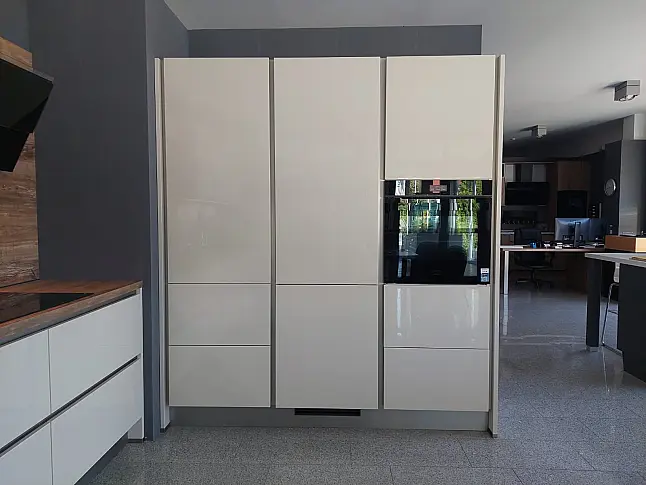 Zeitlose und moderne Magnolia - Hochglanz - Lack - Küche  aufgebaut in L-Form - veränderbar