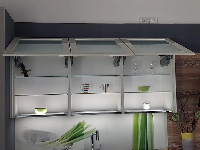 Zeitlose und moderne Magnolia - Hochglanz - Lack - Küche  aufgebaut in L-Form - veränderbar