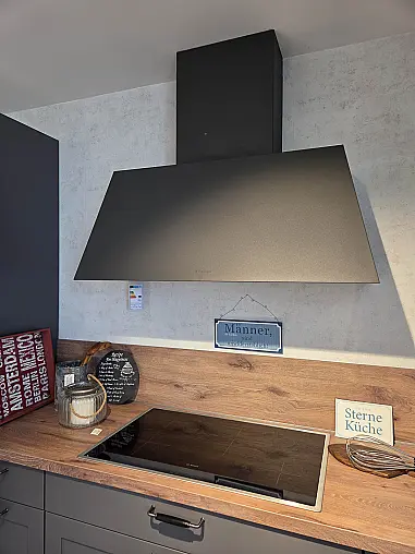 Große Nobilia Landhausküche mit Bosch-Geräten
