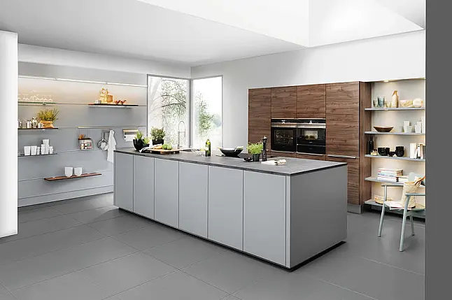 Mooie keuken combinatie van grijs met hout