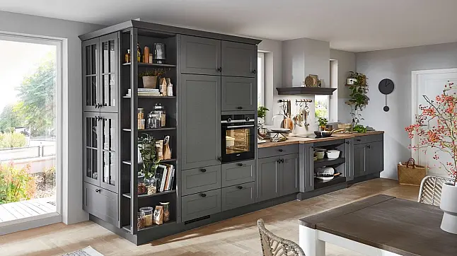 Landhausstil Küche mit Fronten in Schiefergrau matt