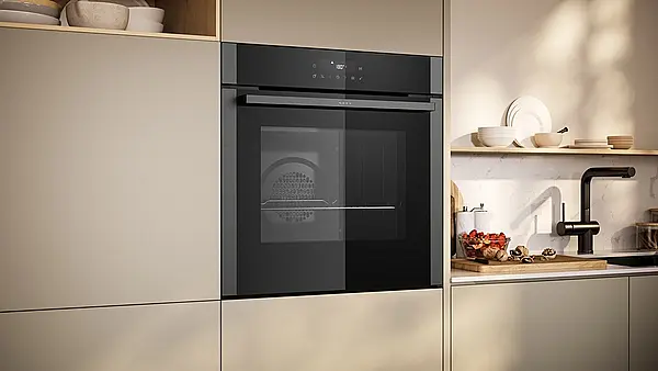 Neff Backofen mit Pryolyse und Air-Fry Blech