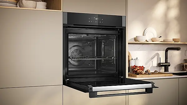 Neff Backofen mit Pryolyse und Air-Fry Blech