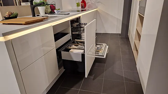 Moderne Küche – Hochglanz trifft Sandesche