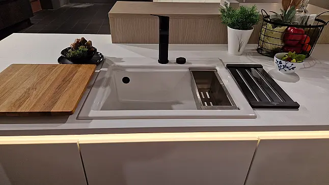 Moderne Küche – Hochglanz trifft Sandesche