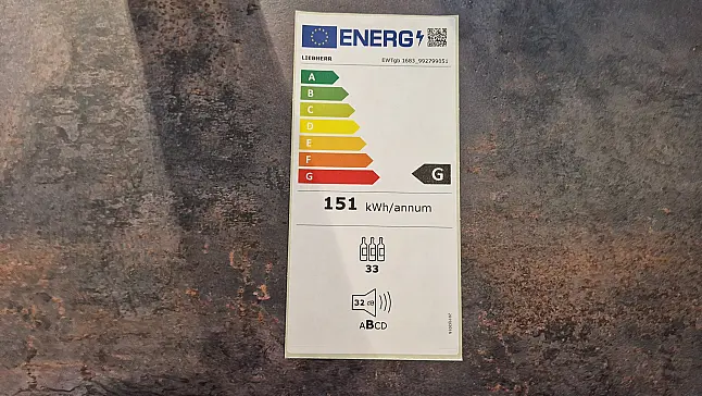 Küche mit Weinkühler &amp; Gourmetschublade – Design trifft Technik