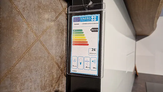 Küche mit Weinkühler &amp; Gourmetschublade – Design trifft Technik