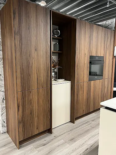 Sachsen eilandkeuken met composieten werkblad en meest innovatieve apparatuur van Siemens