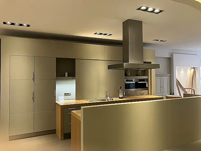 cashmirgrau Lack samtmatt | Gaggenau, Miele-Geräte | Massivholz-Arbeitsplatte |