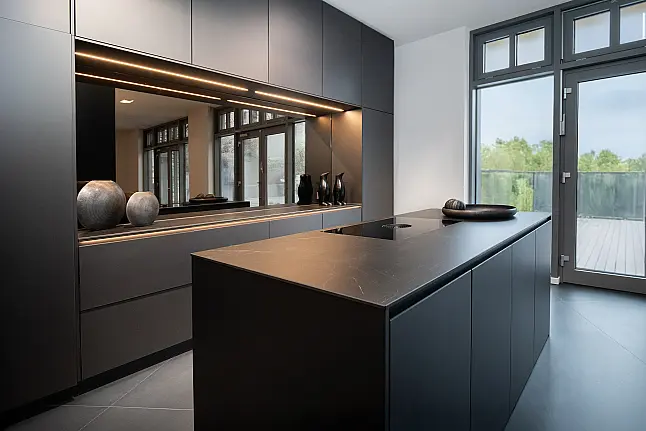 Y-OS Designküche, exklusiv geplant mit Miele Geräten
