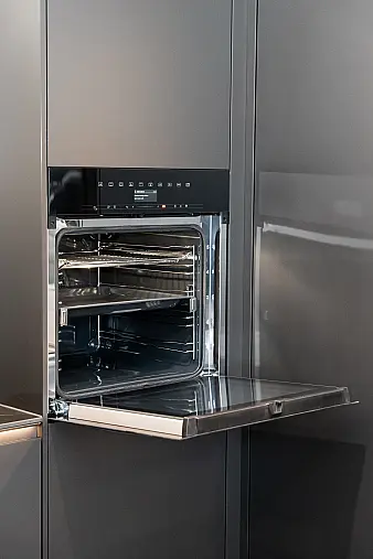 Y-OS Designküche, exklusiv geplant mit Miele Geräten