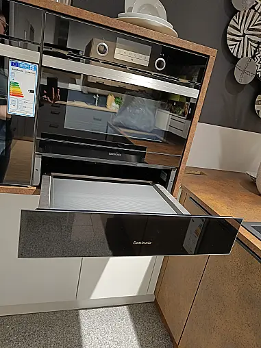 Helle, Moderne Küche mit Rostoptik und Weißen Fronten