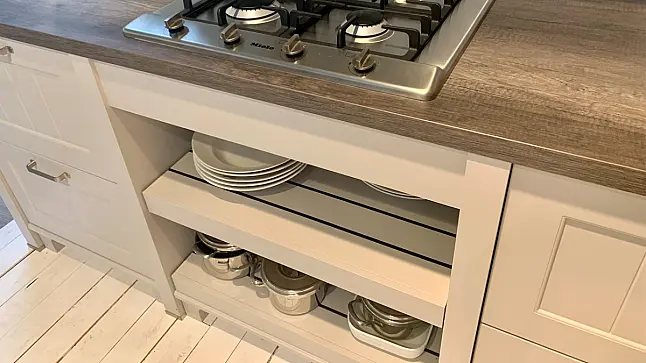 Landhausküche mit Kochinsel