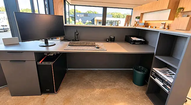 Empfangsbereich / Empfangsbereich / Arbeitsplatz mit Schreibtisch