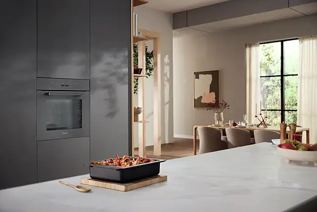 Dampfbackofen zum Dampfgaren, Backen und Braten mit Vernetzung und TasteControl.