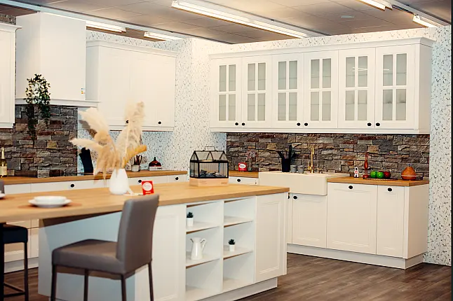 Zeitlose Landhausküche mit Charmantem Holzdesign