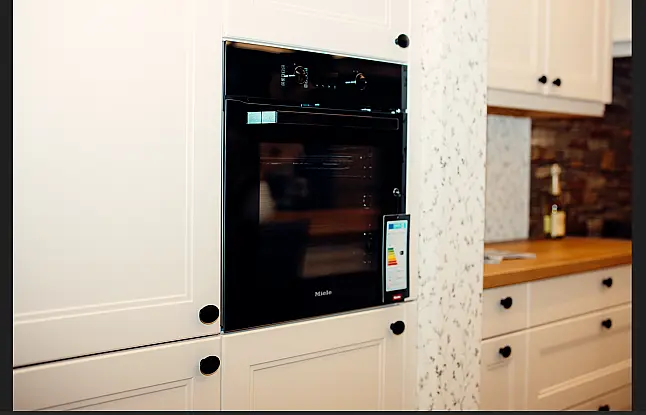 Zeitlose Landhausküche mit Charmantem Holzdesign