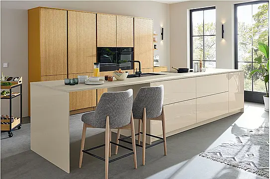 Rattana 8360 Gavi Eiche gebeizt mit Miele Geräten &amp; 4016 Smartglas