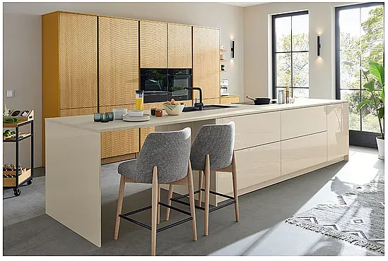 Rattana 8360 Gavi Eiche gebeizt mit Miele Geräten &amp; 4016 Smartglas