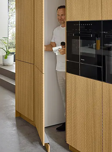 Rattana 8360 Gavi Eiche gebeizt mit Miele Geräten &amp; 4016 Smartglas