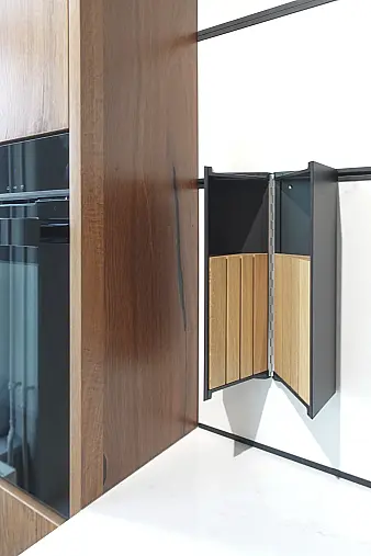 Glas matt mit Alteiche Funier