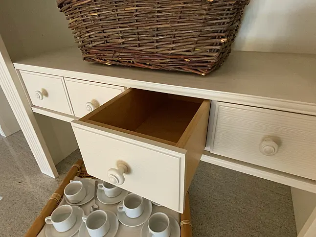 Hochwertiger Design-Klassiker: Vitrine aus Pinienholz (Massivholz) mit Naturstein Imperial White