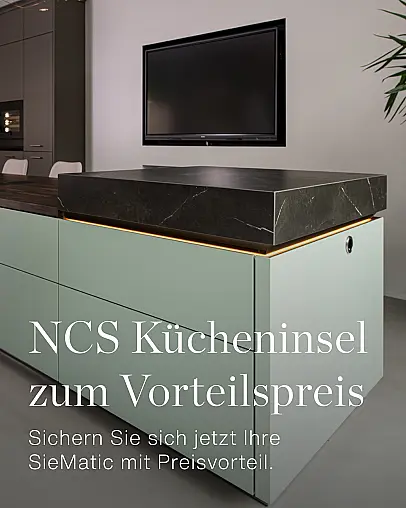 Diese Musterküche aus unserer Ausstellung verbindet edle Materialien mit modernem Komfort