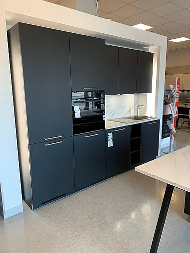Concept 130 Top Soft Schwarz Küchenzeile mit Kochinsel zum sitzen