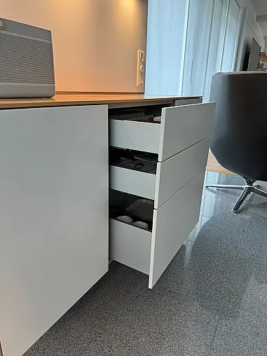 in Buche und mattlack weiß