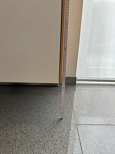 in Buche und mattlack weiß