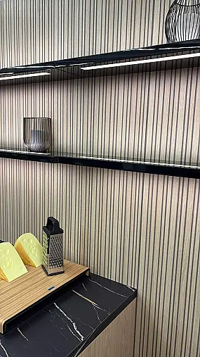 Moderne Holzküche mit Miele Geräten