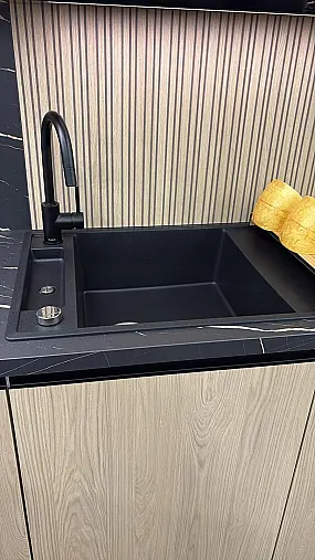 Moderne Holzküche mit Miele Geräten