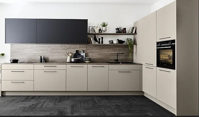 Gemütliche L-Küche in Lava softmatt und Tiefblau softmatt Farbkombination