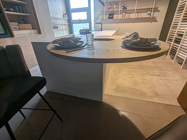 Bossa in Alpineiche liniert inkl. Speisekammer