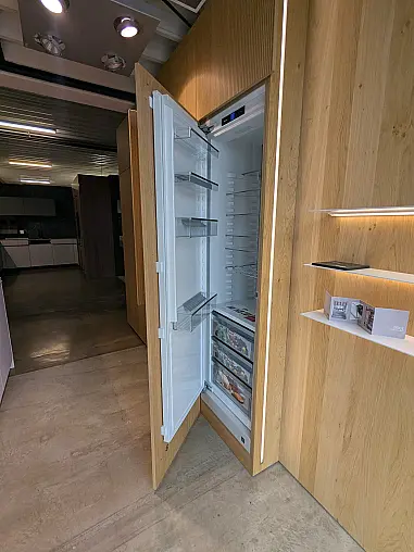 Bossa in Alpineiche liniert inkl. Speisekammer
