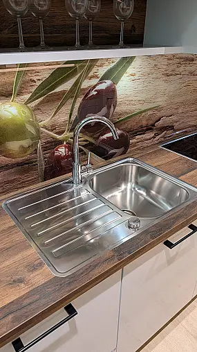 Uni Gloss Hochglanzküche Weiß mit Holzoptik inkl. Geräte