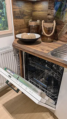 Uni Gloss Hochglanzküche Weiß mit Holzoptik inkl. Geräte