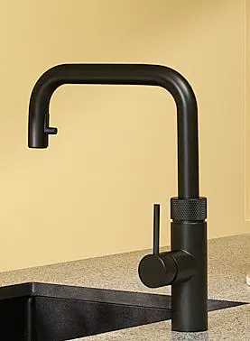 Der Alleskönner in Schwarz mit Pro3 und Cube *All in One* Kochendwasser, gekühltes sprudelndes oder stilles Wasser | inkl. Filter-Starterset