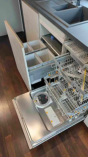 moderne Küchenzeile inkl. Miele Einbaugeräte