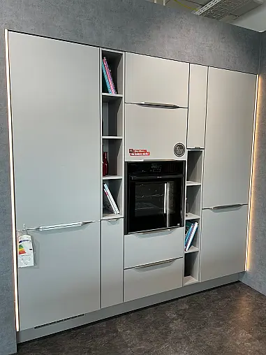 Abverkaufsküche mit Halbinsel inkl. Geräten