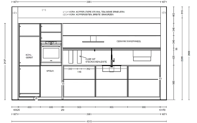 Zeitlos moderne Küche in saharabeige mit Glas-Vitrinenschrank