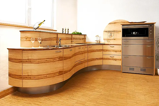 Runde Küche aus Holz individuell geplant. Lassen Sie Ihrer Kreativität freien Lauf.