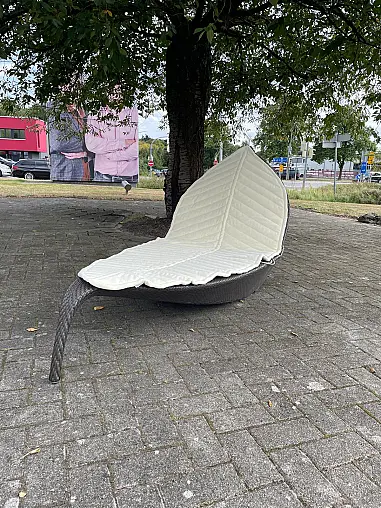 Gartenliege, mit Kissen und Schutzcover