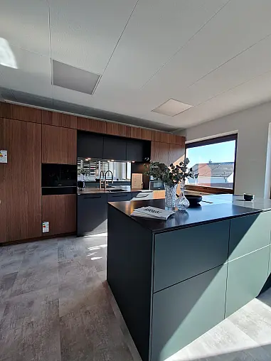 TALEA MIT SMARTGLAS UND RESOPAL