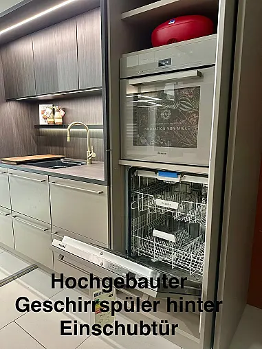 Zeitlose Eleganz in Sandgrau