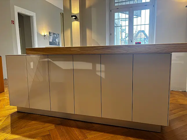 Kücheninsel in Laminat mit Gaggenau Kochfeld