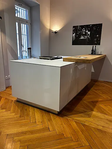 Kücheninsel in Laminat mit Gaggenau Kochfeld
