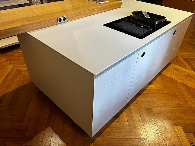 Kücheninsel in Laminat mit Gaggenau Kochfeld